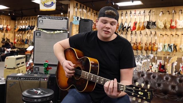 Brayden King playing a 1957 Gibson J-185 смотреть онлайн