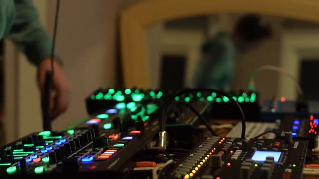 TR-8//MX-1//Octatrack//OP-1// Dining Room Jam 2 смотреть онлайн