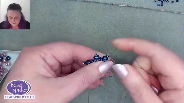 How to make beaded stars and turn them into jewelry! смотреть онлайн