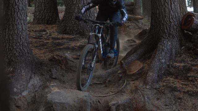 Canyon Sender CFR vs Trek Session 9 - The Battle of the Best Downhill Bikes смотреть онлайн