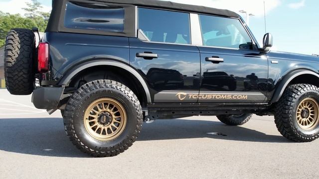 Base Model Bronco Lifted on 35s смотреть онлайн