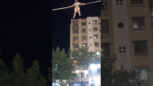 Jumping#maxus mall# bhyander# mumbai# India#viral#https://youtube.com/@chiranjitghoshindia смотреть онлайн