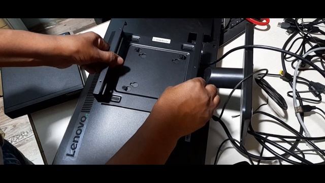 how to mount first time M series Lenovo thinkcentre tiny pc with monitor || setup tiny pc with mont смотреть онлайн