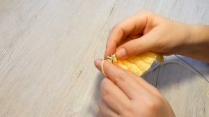 Вяжем спицами берет на девочку от двух лет