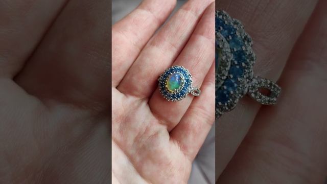 Кольцо с натуральным опалом и голубыми сапфирами смотреть онлайн
