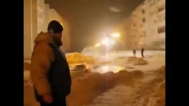Весёлый фейерверк (ака фейерверк упал и обстрелял прохожих) смотреть онлайн