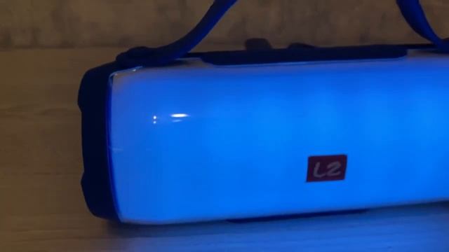 ?Портативная колонка с подсветкой и мягким ремешком. Обзор блютуз колонки. Анал.mp4 смотреть онлайн