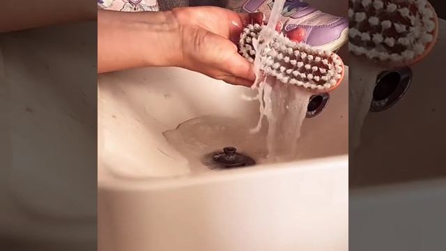 Лайфхак для дома как почистить подошву кроссовок смотреть онлайн