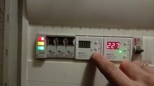 Реле напряжения, когда глючит сеть.