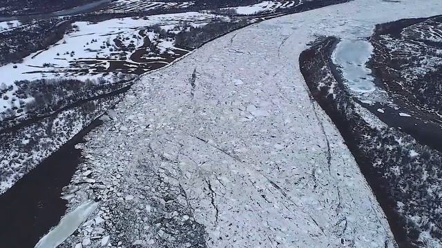 Ледоход на Томи в районе села Батурино