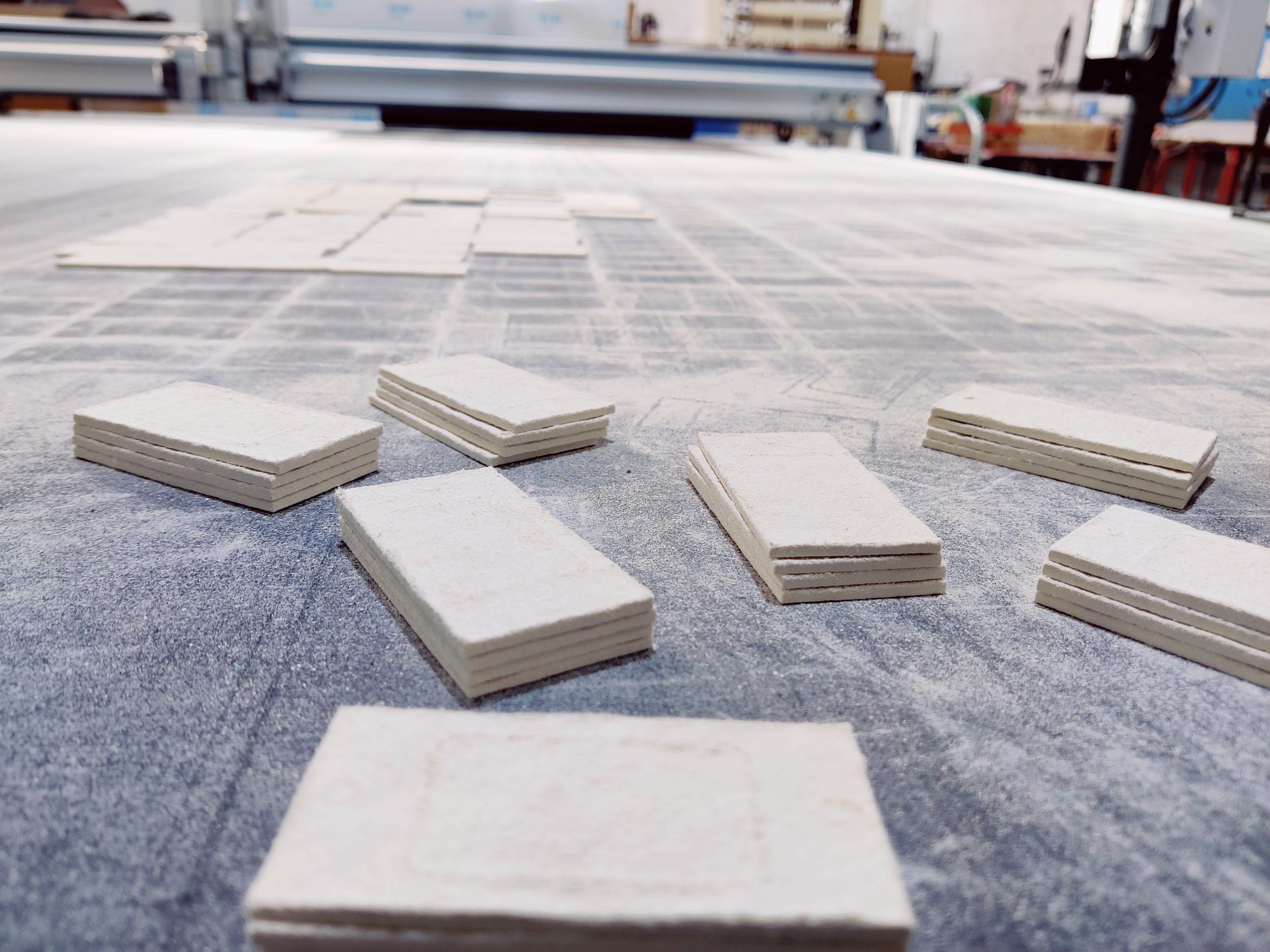 Плоттерная резка теплоизоляционного картона IZOFLOX-120 смотреть онлайн