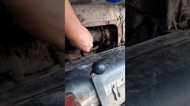 Замена масла Мтз-82.1 в коробке и заднем мосту. смотреть онлайн