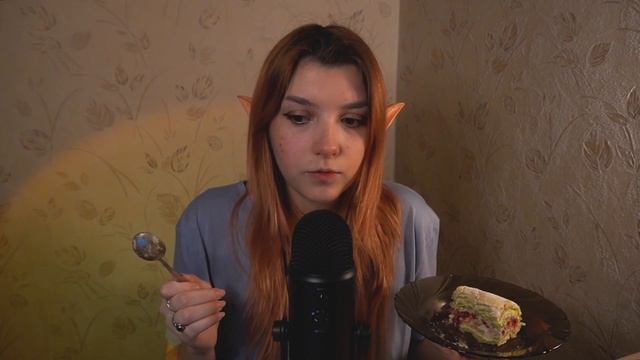 АСМР 🍨 итинг меренговый рулет / Asmr Eating Meringue Roll Blue Yeti