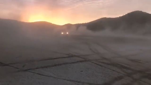 2000 Ford Excursion V10 doing donuts смотреть онлайн