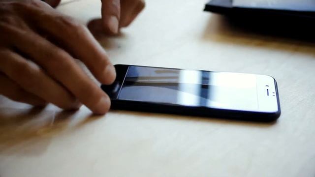 Наклейка бронестекла на Iphone 7 смотреть онлайн