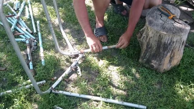 Шезлонг из старой раскладушки