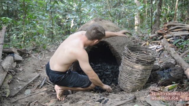Primitive Technology- Reusable charcoal mound смотреть онлайн