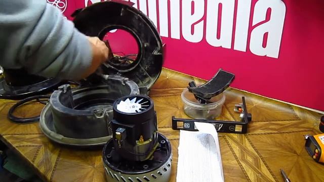 Замена мотора моющего пылесоса VAX смотреть онлайн