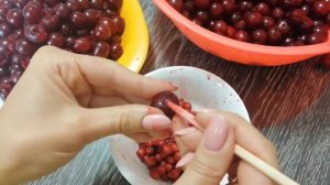 Как быстро удалить косточку из вишни
