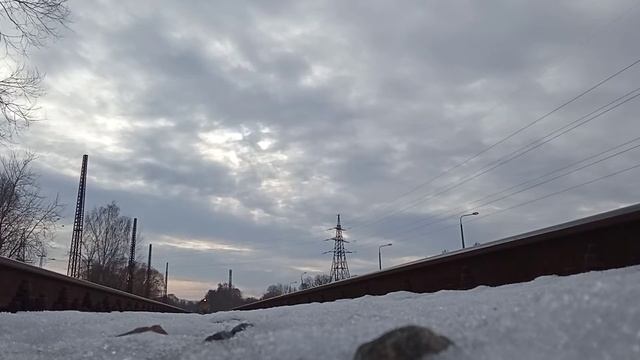 ЭТО МОЙ ТЕЛЕФОН ПОД ПОЕЗДОМ.