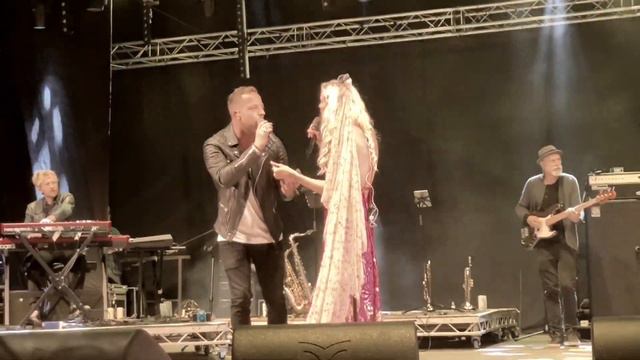 Joss Stone feat. James Morrison Live - My Love Goes On смотреть онлайн