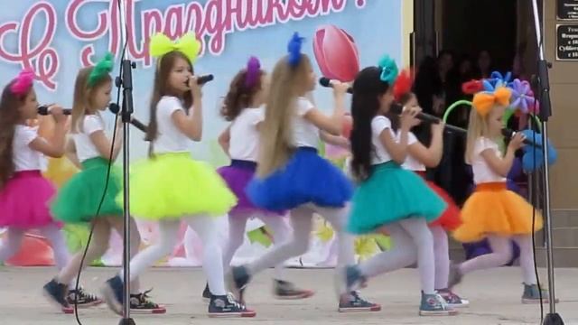 1 мая 2016 в Крымске. Песня "Растяпы и разини" эстрадная студия "Овации" смотреть онлайн