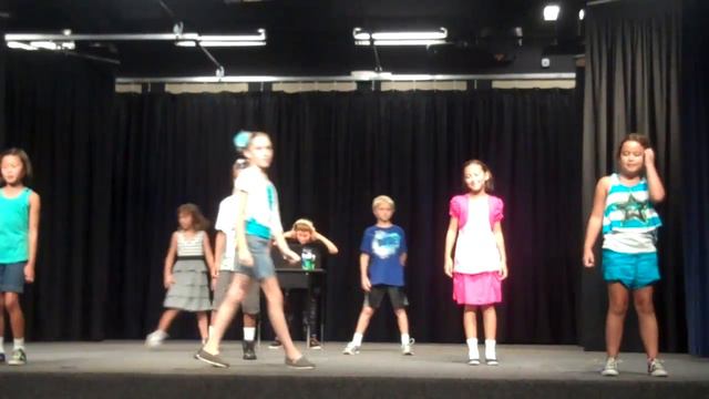 Gavin's ESS Talent Show Group Dance 2012 смотреть онлайн