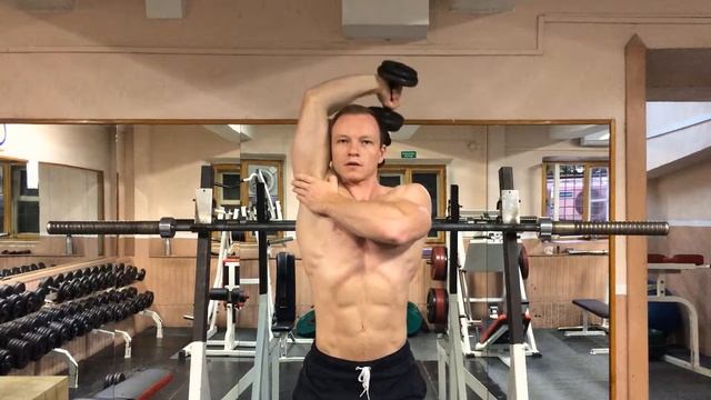 Жим гантели из за головы // Разгибание гантели из за головы одной рукой смотреть онлайн
