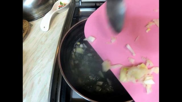 Лучший куриный суп в моей жизни! теперь готовлю только так! КУРИНЫЙ суп с ПОМИДОРОМ и СМЕТАНОЙ! смотреть онлайн