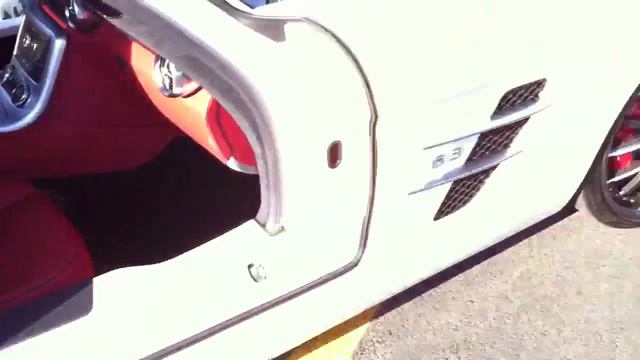 White Mercedes-Benz SLS AMG смотреть онлайн
