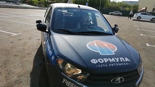 Парковка задним ходом под углом 90° между линий разметки 1.1 смотреть онлайн