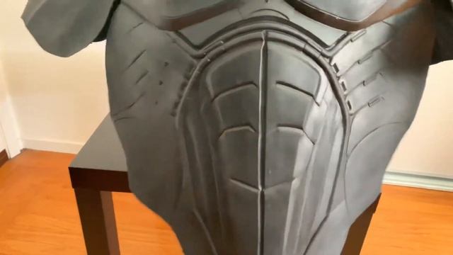 Batman Begins cowls review смотреть онлайн