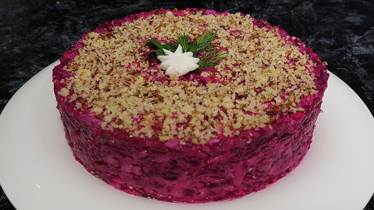 Свекольный салат с сыром и яйцом
