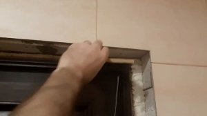 Как удержать добор в коробке если там не паз,а четверть.Установка дверей своими руками.