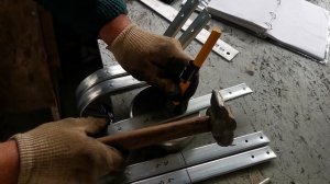 Как согнуть кронштейны для водостока (дешёвые из оцинковки). Метод без заморочек.