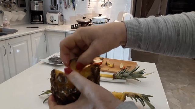 Как почистить ананас необычный способ короткая версия смотреть онлайн