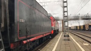 Паровоз ЛВ-0165 с электровозом ЭП2К-354