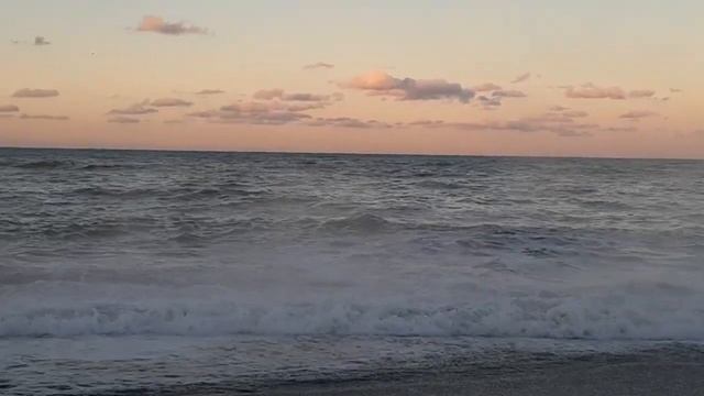 Закат солнца и волны моря! смотреть онлайн