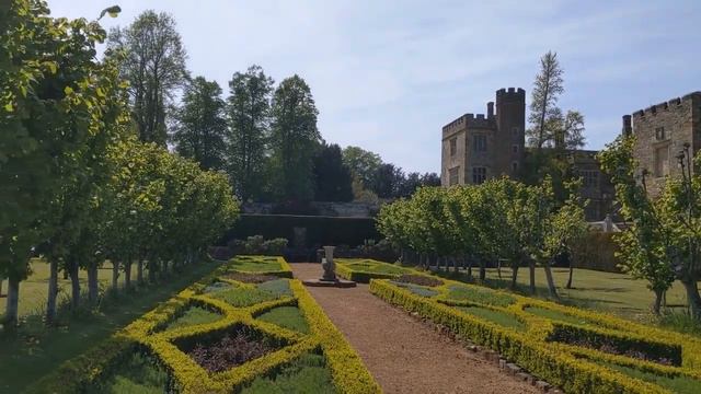 An Informal Tour of the Formal Gardens Episode 2: The Inner Gardens and Jubilee Walk смотреть онлайн