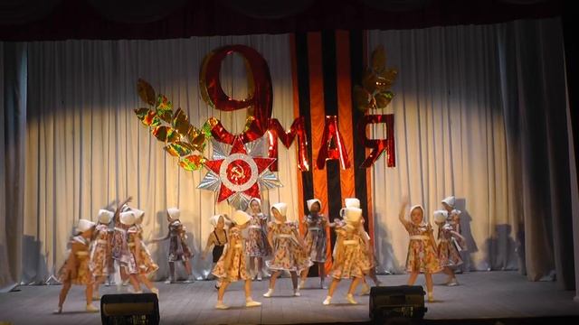 Танцевальная студия "Радуга" (детская группа) - "Белые панамки" смотреть онлайн