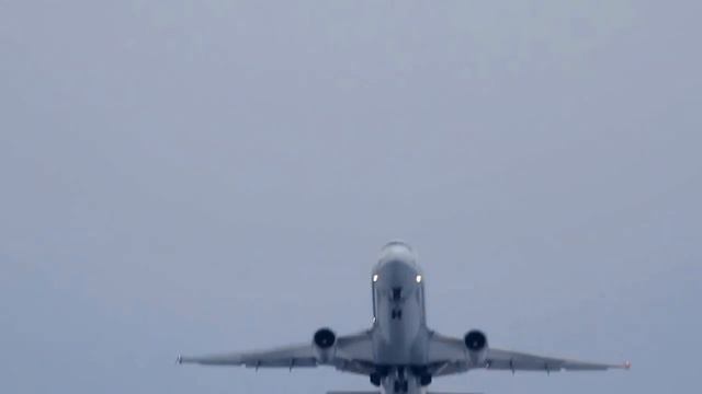 MD-11F takeoff in Krasnoyarsk (KJA) смотреть онлайн