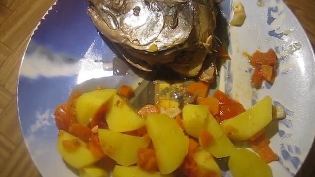 голова горбуши фаршированная чесноком , рецепт афигенный смотреть онлайн