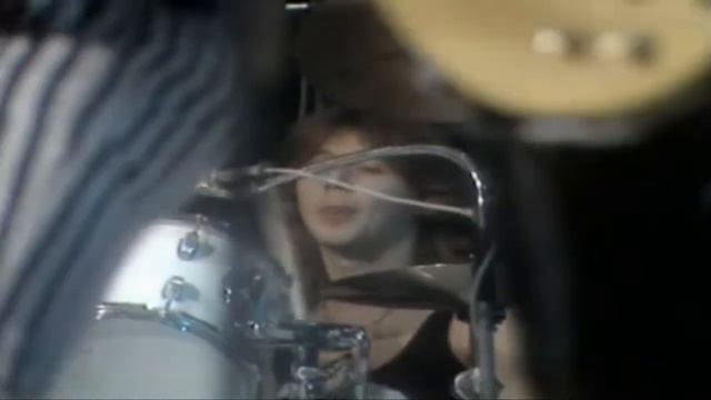 Iron Maiden - Woman in Uniform (Live @ Top of the Pops 1980) смотреть онлайн