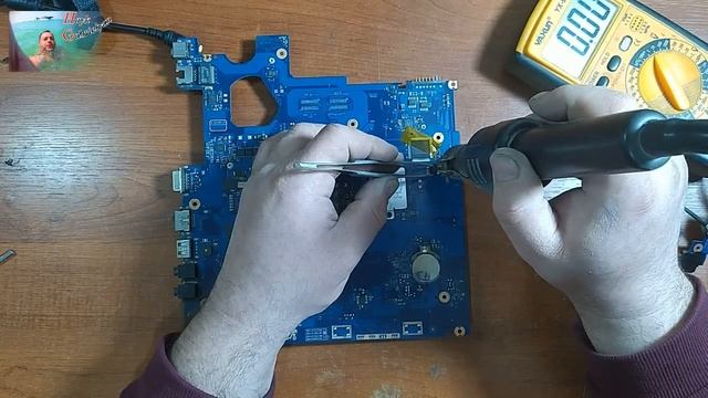 The laptops Samsung NP300E7A-A01RU turns on, but the screen remains black. смотреть онлайн