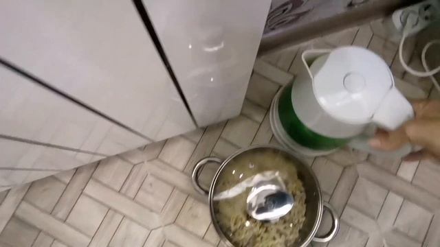 Фаршированные перцы с мясом в подливе. Stuffed peppers with meat in gravy. смотреть онлайн