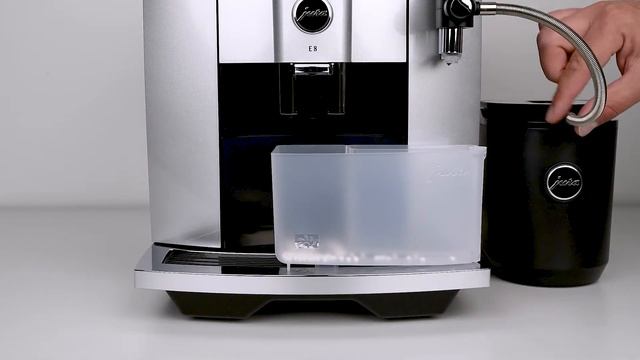 JURA E8 - Cleaning the milk system смотреть онлайн