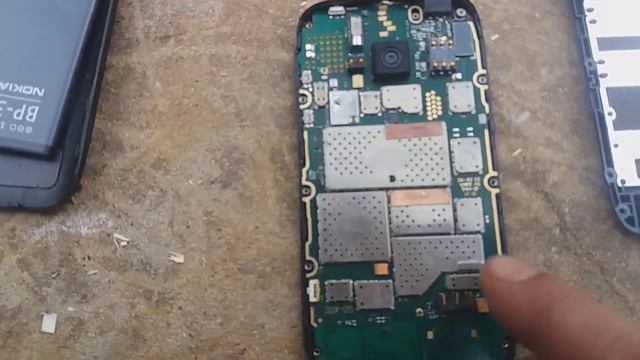 Nokia Lumia 710 разборка/disassembly смотреть онлайн