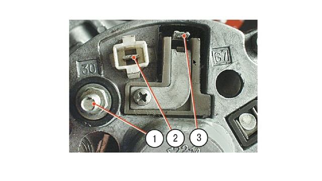 ГЕНЕРАТОР 221 И КОНТАКТЫ ДЛЯ ПОДКЛЮЧЕНИЯ К БОРТОВОЙ СЕТИ АВТОМОБИЛЯ смотреть онлайн