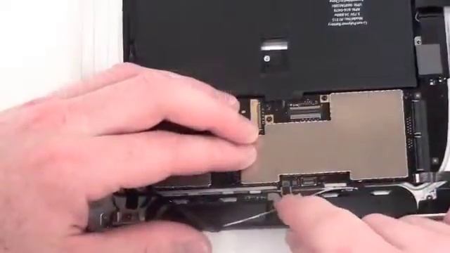 iPad 3G Logic Board and Micro SIM Removal Repair смотреть онлайн