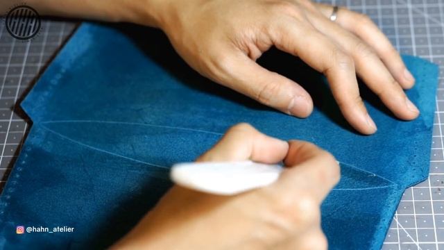 Making A Curved Clutch Bag / Leathercraft DIY